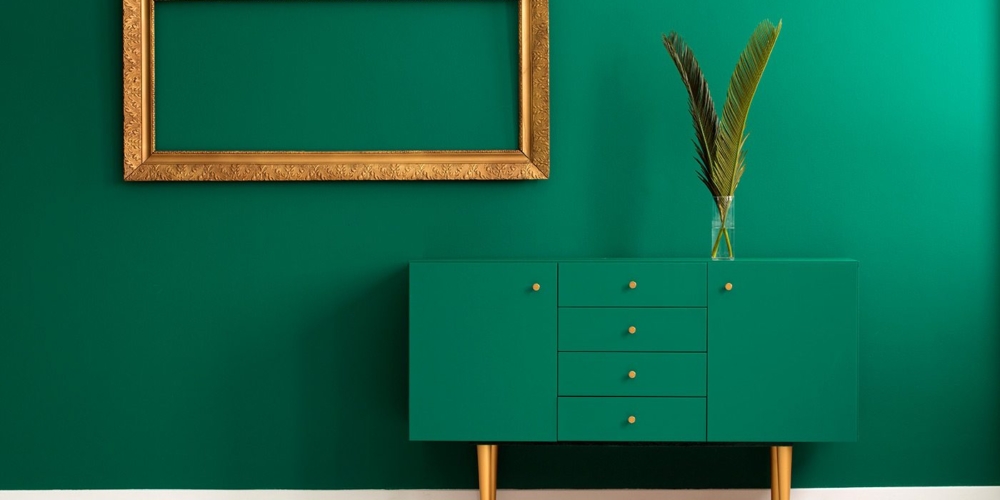 demo-attachment-88-green-and-gold-interior-PZ7WEG9